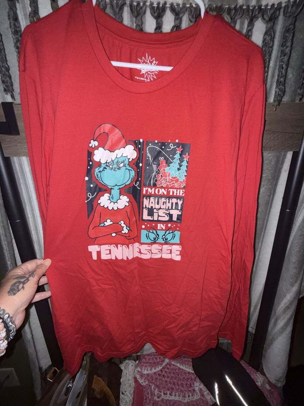 The Grinch Long Sleeve Graphic T-Shirt Size XL Red Naughty List Tennessee